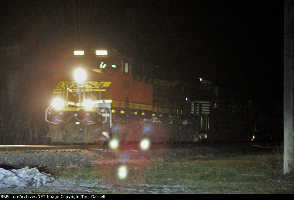 BNSF 6995 leading 315